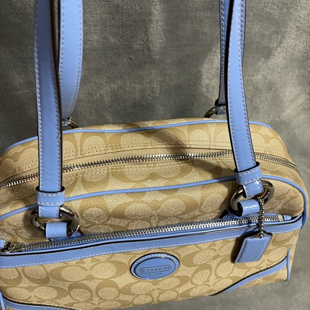 ❌SOLD❌ NWOT Coach Signature Peyton Shoulder Purse! - Picture 5 of 8
